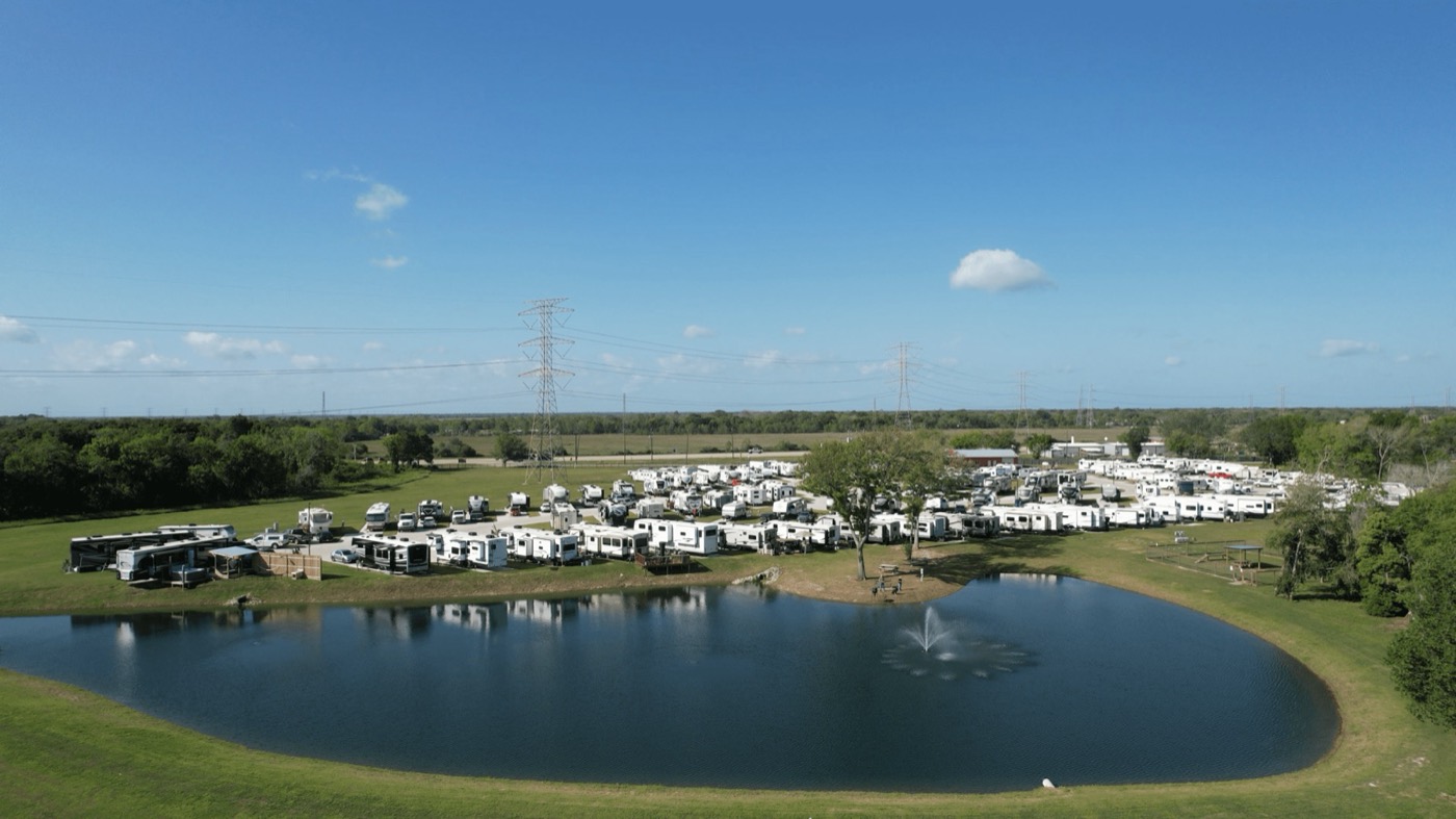 Howdy Y'all RV Resort with its pond, south of Houston in Manvel, Texas